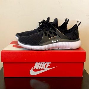 Nike Acalme Women’s Sneaker - Blk/Wht - Size 8.5